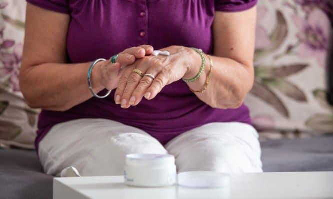 Κλιμακτήριος: 11 συμβουλές των ειδικών για να διατηρήσετε τη νεότητά σας κατά τη διάρκεια της εμμηνόπαυσης 3 20210212 60262c075a155