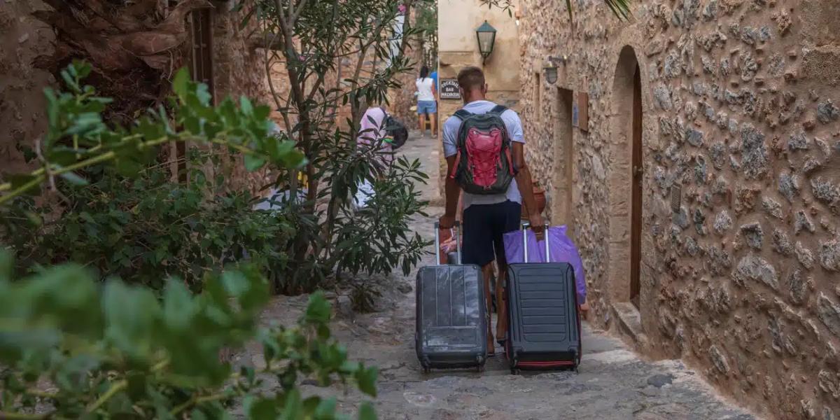 touristes diakopes new.jpg