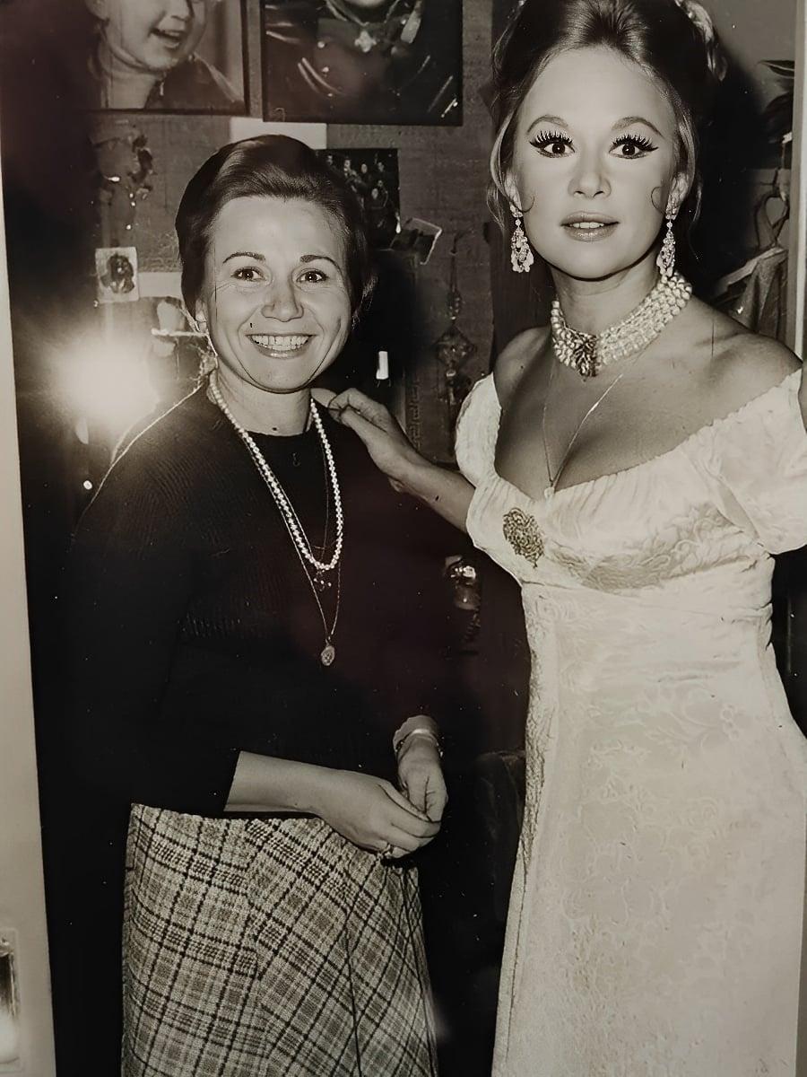 Τυφλή και ξεχασμένη από τους συναδέλφους της ζει τα τελευταία χρόνια η γνωστή Ελληνίδα ηθοποιός 2 3333 9