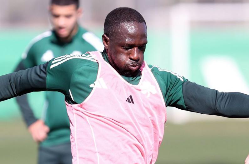 Ο Σισοκό σε προπόνηση του Παναθηναϊκού