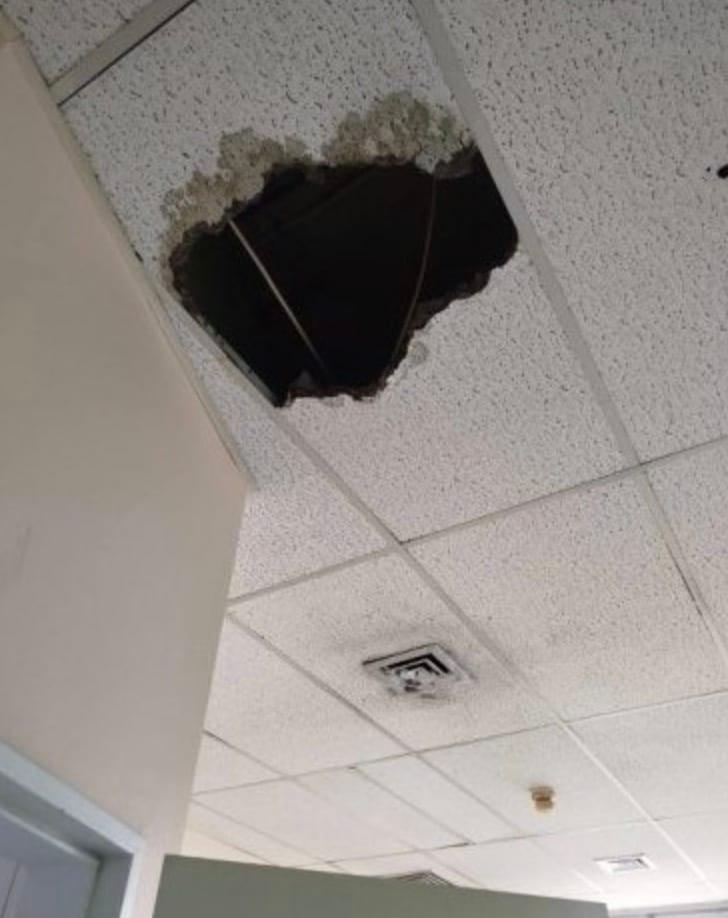 Πανικός σε δημόσιο νοσοκομείο στην Αθήνα ανήμερα της Ανάστασης – Yποχώρησε τμήμα οροφής σε θάλαμο ασθενών 2 stigmiotypo othonis 2026 04 12 22.51.17