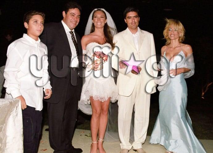 Με μίνι νυφικό, ξώφτερνο πέδιλο, πεντικιούρ που έβγαζε μάτι: Η Στεφανίδου ήταν η πιο κουλ νύφη, 22 χρόνια πριν 2 d4dfaba71d561bd10bd09c3ed6eefbb9