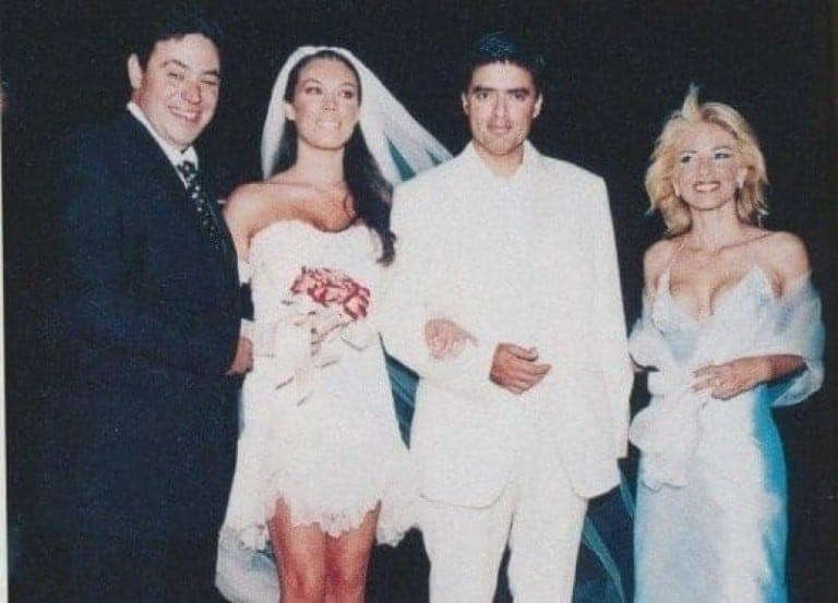 Με μίνι νυφικό, ξώφτερνο πέδιλο, πεντικιούρ που έβγαζε μάτι: Η Στεφανίδου ήταν η πιο κουλ νύφη, 22 χρόνια πριν 5 tatiana