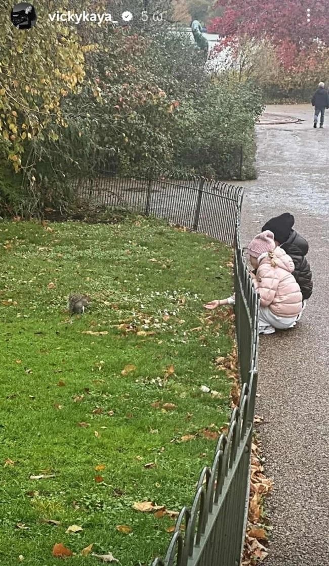 Μαριέττα Χρουσαλά: Η σπάνια φωτογραφία της 11χρονης Μαργκώ - Η ομοιότητά τους 4 kagia xrousala kores 1