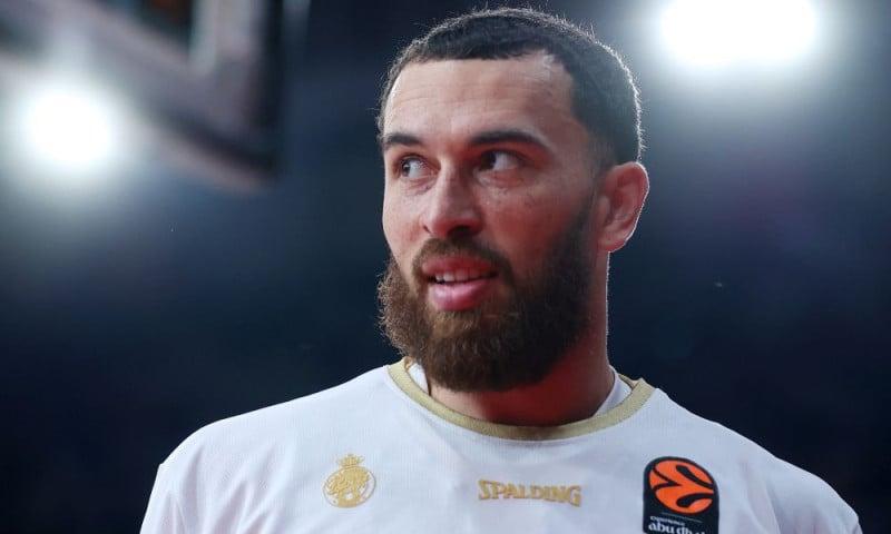 Απάντηση φωτιά Τζέιμς σε φίλο του Ολυμπιακού: "Ναι, σας σκέφτομαι συνέχεια"