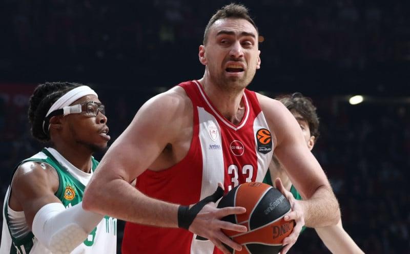 "Κράξιμο" Σέρβων σε Μιλουτίνοφ: "Εξέπληξε πολλούς η απουσία του"