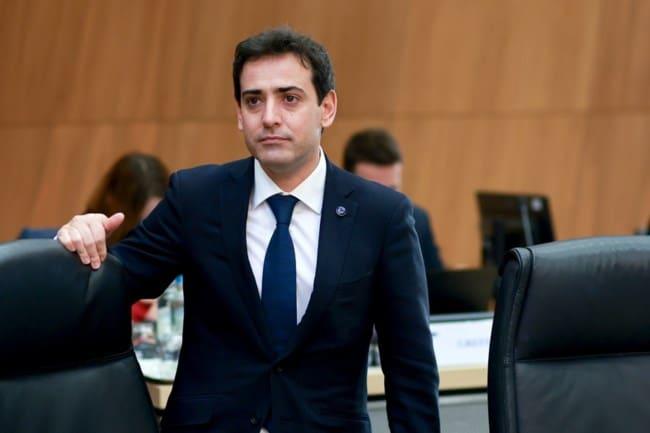 ebd7fcb4111743f8908975238b79ea19