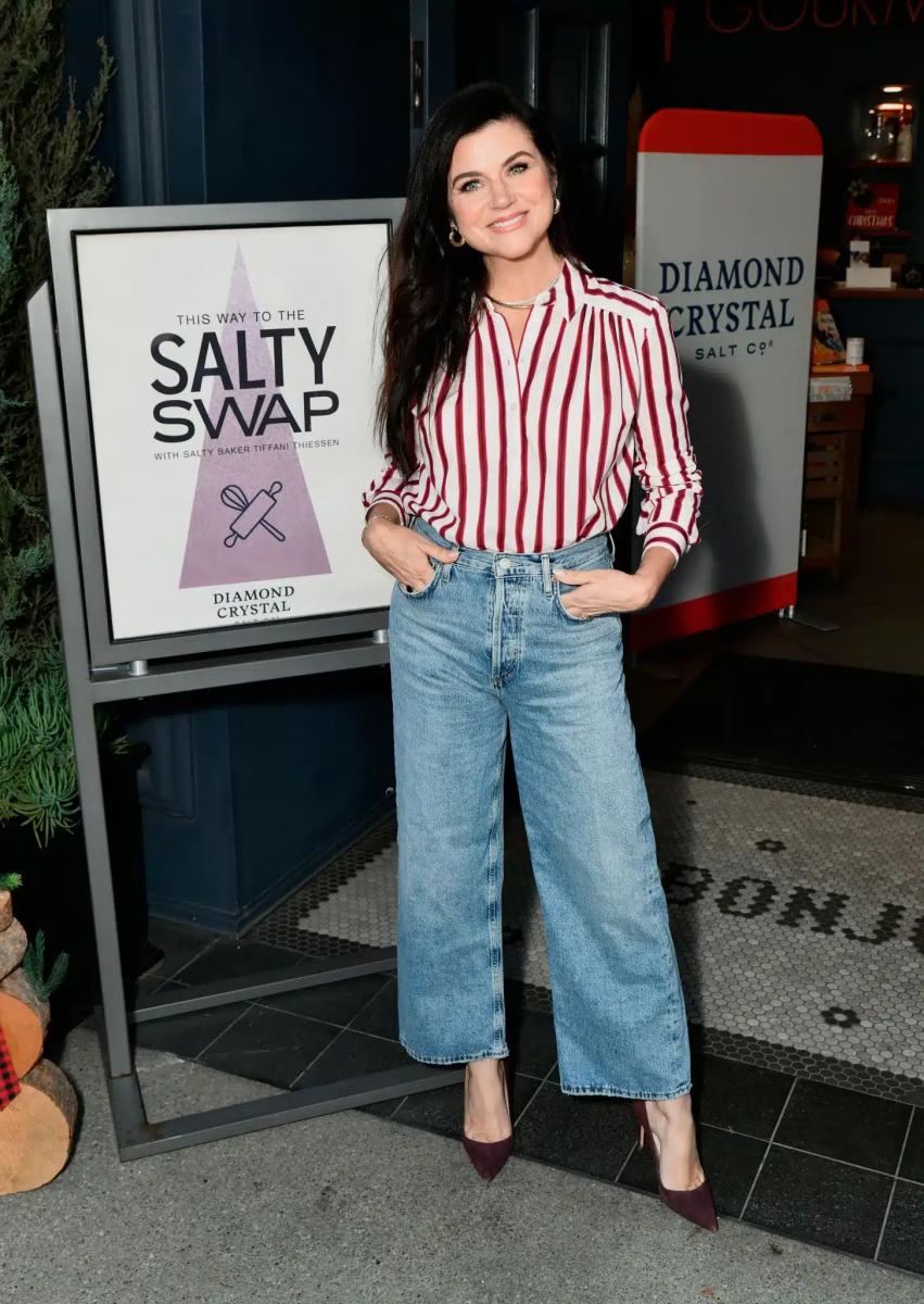 tiffani thiessen attends salty swap 886549566