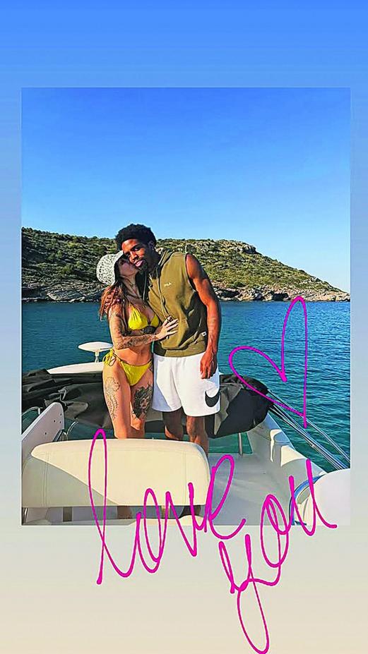 Έφερε το καλοκαίρι: Απίθανο κορμί μετά τη γέννα η Μπέριλ ΜακΚίσικ με μαγιό!