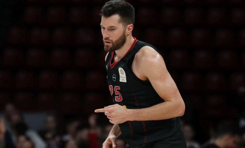 O Άλεκ Πίτερς