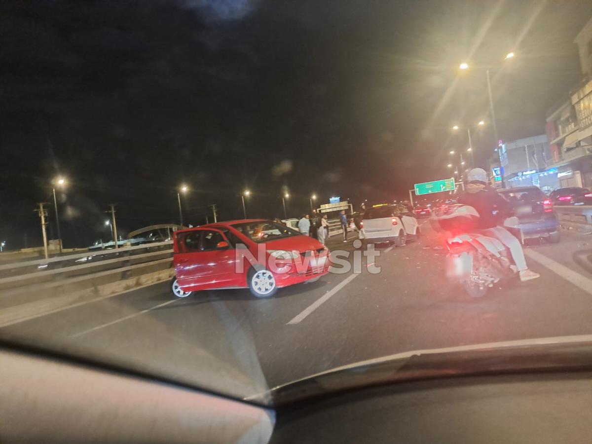 Καραμπόλα και μποτιλιάρισμα στον Κηφισό
