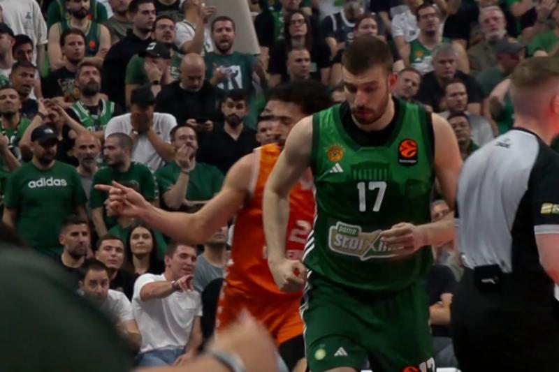 Ο Πουέρτο έκανε χειρονομία στον κόσμο του ΠΑΟ και μετά χτύπησε σοβαρά! (VD)