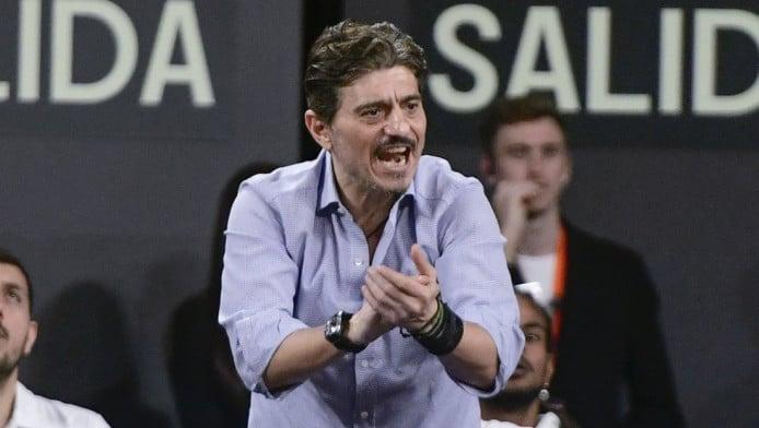 Γιαννακόπουλος: ««Κλείστε τα αυτιά σας και χαλαρώστε τα σορτσάκια σας»