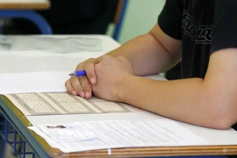 Επιστολή μητέρας με αφορμή την τραγωδία στην Ηλιούπολη: Ένα σύστημα, όπως οι Πανελλαδικές, που γεννά απόγνωση, δεν είναι παιδεία» 4 exetasis panelladikes mathites 30 11 2021.jpg