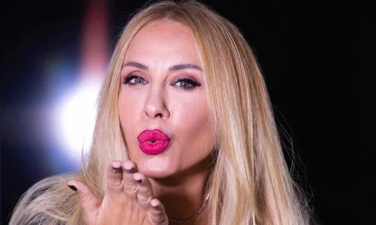 Μια προσευχή για την Γωγώ Μαστροκώστα: Όλη η αλήθεια για την υγεία της 1 2 59