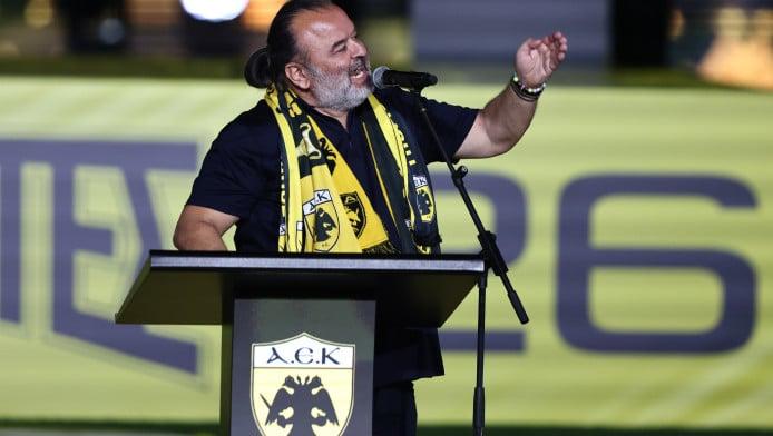 Απίθανο σύνθημα από τους οπαδούς της ΑΕΚ σε Ηλιόπουλο (ΒΙΝΤΕΟ)