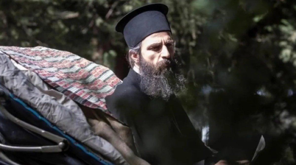 Με μακρύ μούσι και ράσα παπά: Αγνώριστος ο Άρης Σερβετάλης – Η πρώτη φωτογραφία μέσα από το Άγιον Όρος 4 iwsif