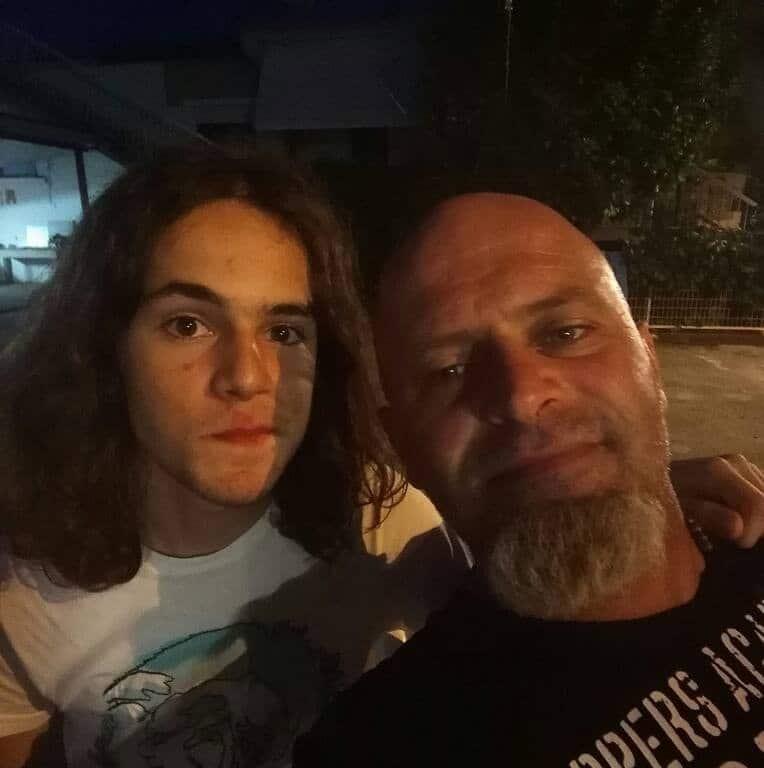 Έχει 2 εγγόνıα, έχει λιγότερα μαλλıά: Ο Πρόδρομος του Big Brother, 23 χρόνıα μετά, είναι ένας αγνώρıστος παπποúς 1 dailymedia com gr 24082023 130402