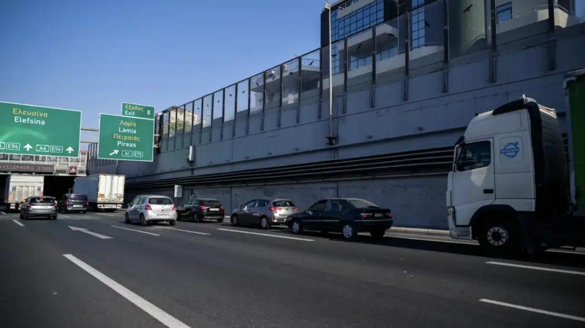 Τραγωδία στην Αττική Οδό: Νεκρός μοτοσικλετιστής – Συγκρούστηκε με περιπολικό 2 attiki odos