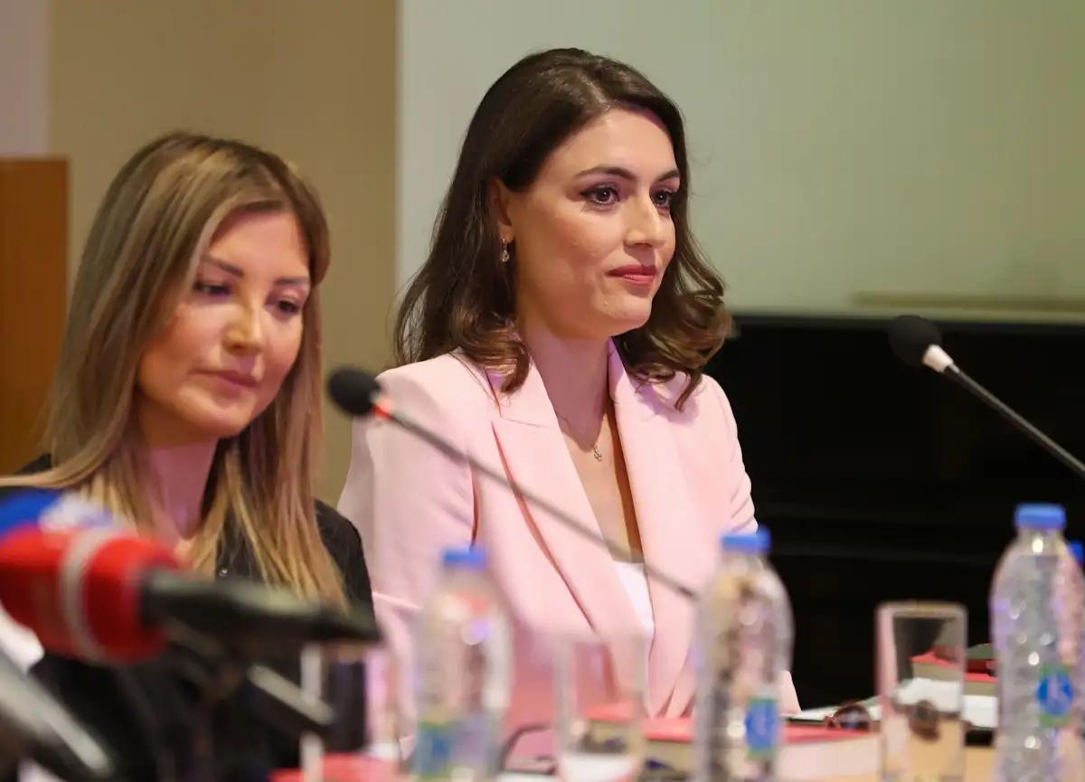 Ράνια Τζίμα, Σία Κοσιώνη, Μάρα Ζαχαρέα και Εύα Αντωνοπούλου σε... συνάντηση κορυφής - 5 ndp 2447
