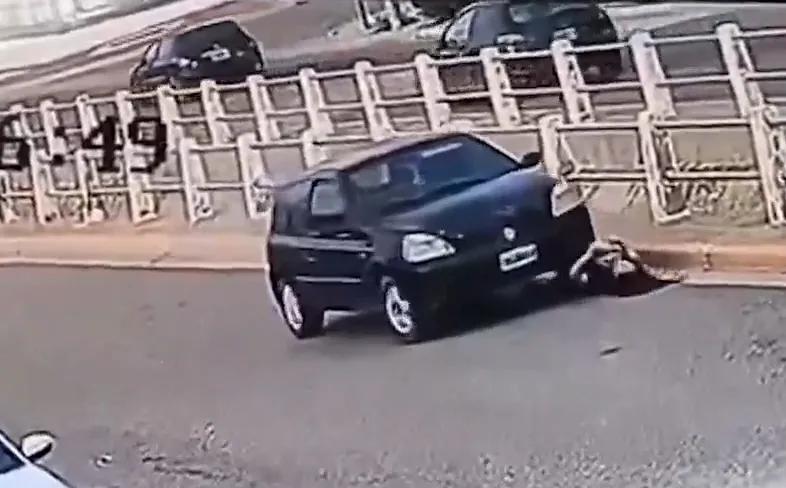 Σοκαριστικό βίντεο: Γυναίκα παρασύρθηκε και καταπλακώθηκε από το ίδιο της το αυτοκίνητο 2 0963915c cbdc 4552 b17e 25e92c6034d2