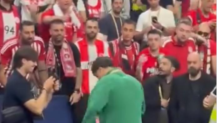 Ένταση με τον "MK" στο ΟΑΚΑ επειδή φορούσε πράσινο τζάκετ! (ΒΙΝΤΕΟ)