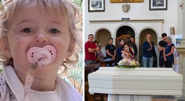 2χρονη πνίγηκε και πέθανε γιατί έφαγε ένα από τα πιο κοινά φρούτα - Ραγίζει καρδίες ο πατέρας της 1 8906093 18201126 viviana maria barel funerale bambina ciliegia