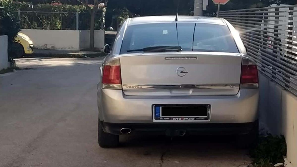 Πότε το γκαράζ χάνει το δικαίωμα της θέσης στον δρόμο – Η απάντηση ανατρέπει τα δεδομένα 3