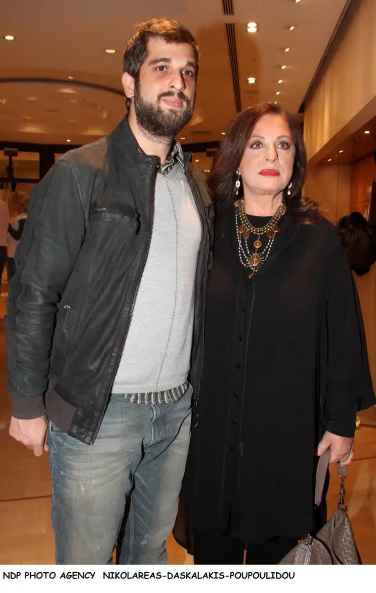 Αποκαλυπτικός ο γιος της Χαρούλας Αλεξίου: «Δεν έψαξα ποτέ τους βιολογικούς μου γονείς γιατί...» 2 theofiloy aleksioy 1.jpg