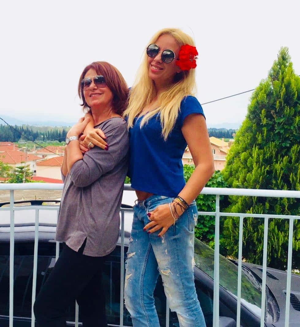 Τραγικές στιγμές για τη μητέρα της Γωγώς Μαστροκώστα 1 gogo mastrokosta me mitera 2