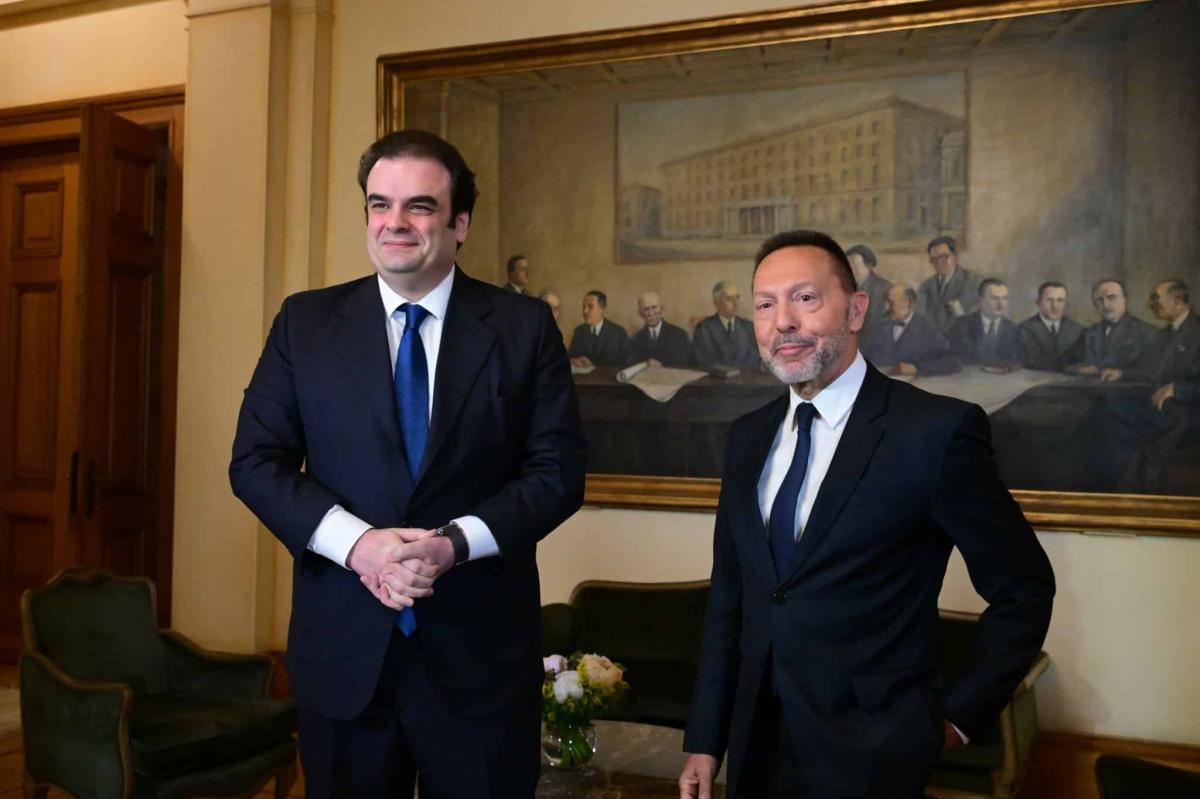 Πιερρακάκης: «Η Ελλάδα χρειάζεται ανθρώπους σαν τον Γιάννη Στουρνάρα» 2 pierakakis stournaras eurokinissi 2048x1365 1