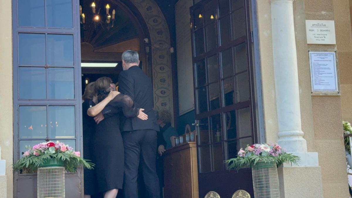 Κηδεία Γωγώς Μαστροκώστα: Τελευταίο αντίο στη δυνατή αυτή γυναίκα στο Ελληνικό 1 mastrokosta