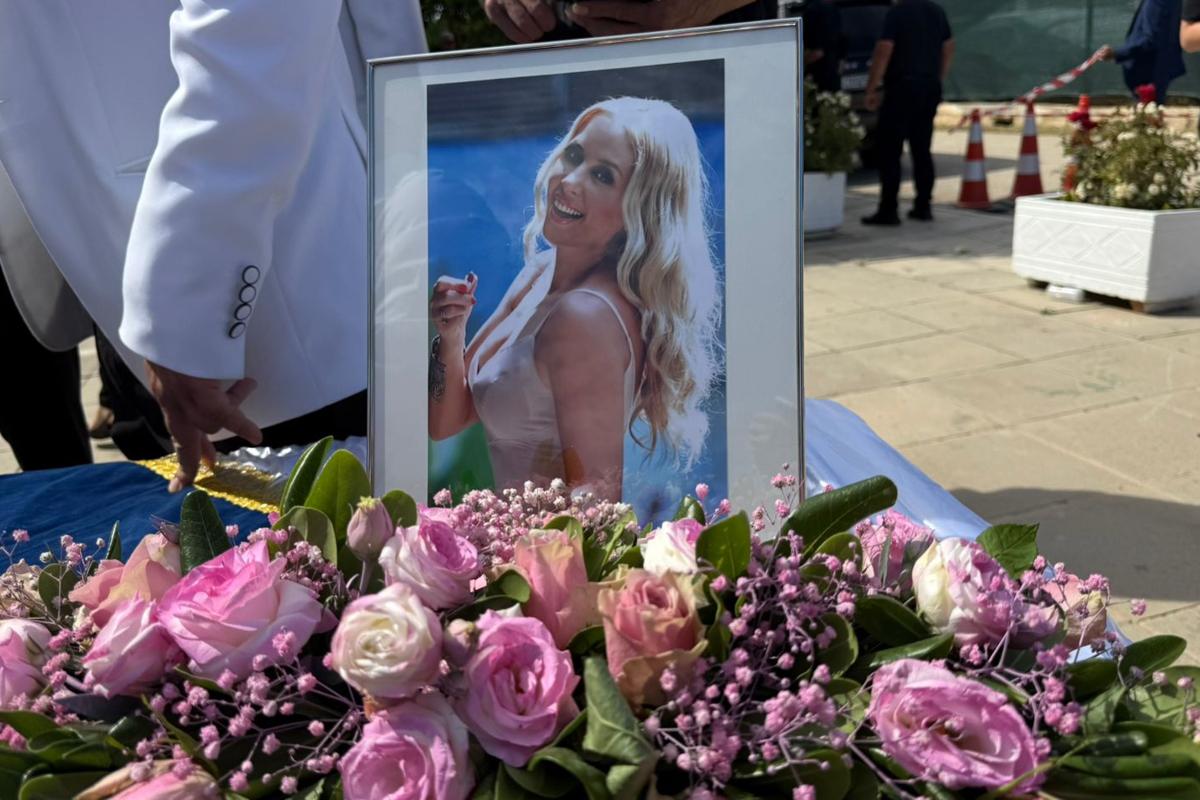 Κηδεία Γωγώς Μαστροκώστα: Τελευταίο αντίο στη δυνατή αυτή γυναίκα στο Ελληνικό 2 γωγω μαστροκώστα