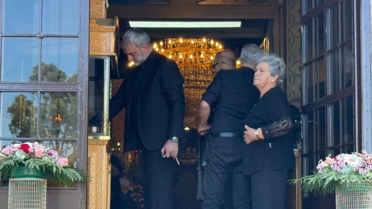 Κηδεία Γωγώς Μαστροκώστα: Τελευταίο αντίο στη δυνατή αυτή γυναίκα στο Ελληνικό 3 Τραιανός Δέλλας