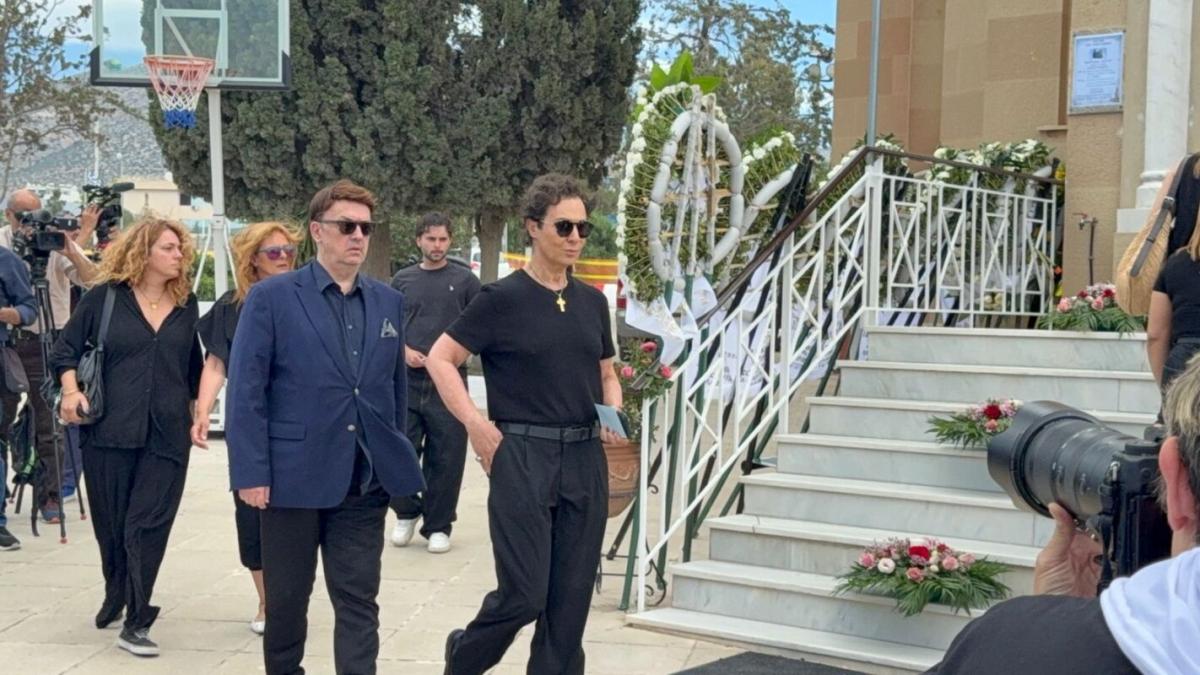 Κηδεία Γωγώς Μαστροκώστα: Τελευταίο αντίο στη δυνατή αυτή γυναίκα στο Ελληνικό 17 Βασίλης Κωστέτσος