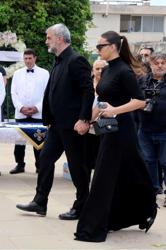 Σπαρακτικός ο επικήδειος του Τραϊανού Δέλλα: «Πάλι εσένα θα ερωτευόμουν» 2 6a16ad4089144