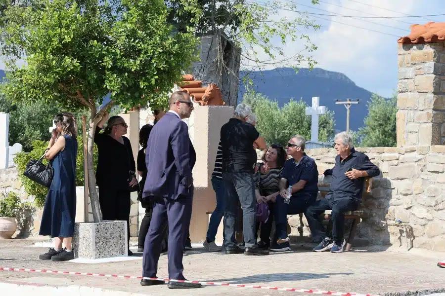 Ελένη Ράντου για Γωγώ Μαστροκώστα: «Τελικά όταν φεύγει κανείς και έχει πάρει τόση αγάπη, φεύγει πλήρης» 8 5203278