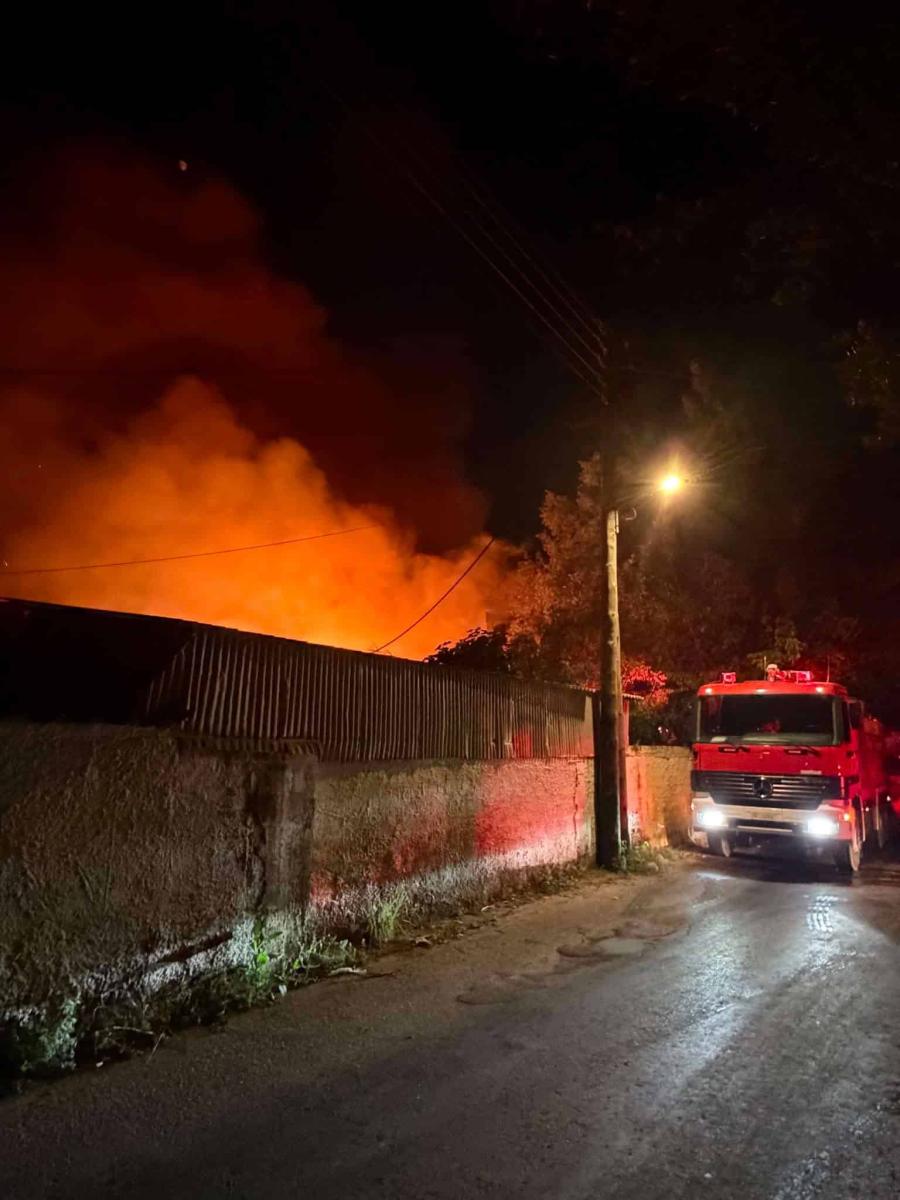 Μεγάλη φωτιά σε επιχείρηση κατασκευής φερέτρων στη Καλαμάτα 4 706581022 26932161823089334 5249508784338188016 n