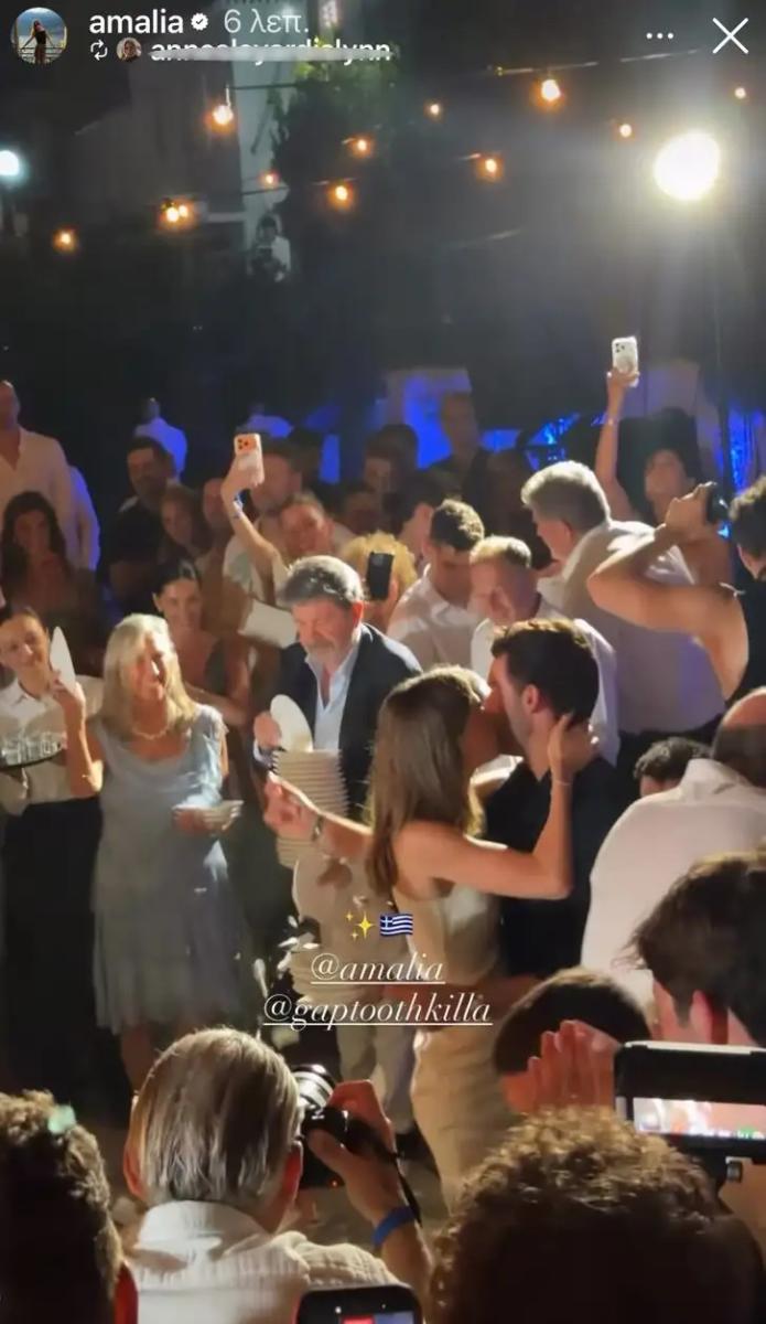 Πάρτι πριν τον γάμο της αλά ελληνικά για την Αμαλία Κωστοπούλου: Το ζεϊμπέκικο του Τζέικ Μέντγουελ και τα σπασμένα πιάτα του Πέτρου Κωστόπουλου και του Γιάννη Λάτσιου 1 amalia kostopoulou latsios
