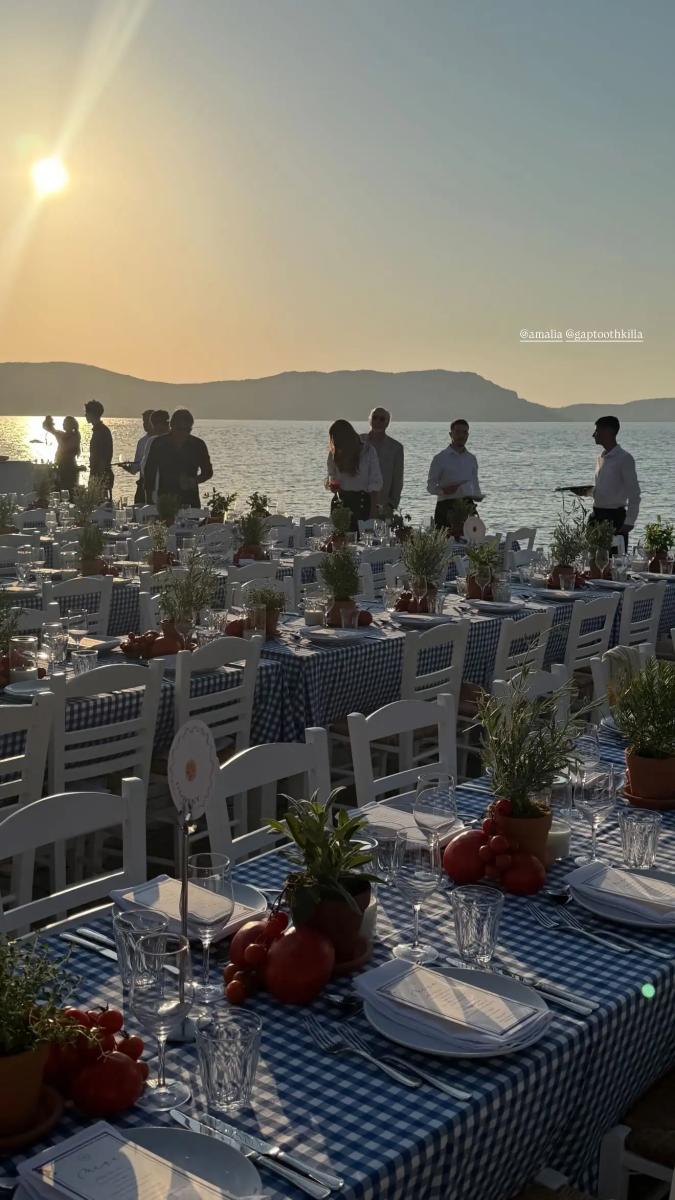 Πάρτι πριν τον γάμο της αλά ελληνικά για την Αμαλία Κωστοπούλου: Το ζεϊμπέκικο του Τζέικ Μέντγουελ και τα σπασμένα πιάτα του Πέτρου Κωστόπουλου και του Γιάννη Λάτσιου 6 710040492 18587132839015212 7433309051097932274 n