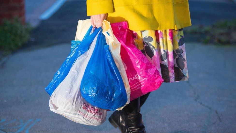 Σταματήστε να πετάτε τις πλαστικές σακούλες από τα ψώνια - 10 έξυπνα κóλπα για να τις χρησιμοποιήσετε μέσα στο σπίτι 1 1 58