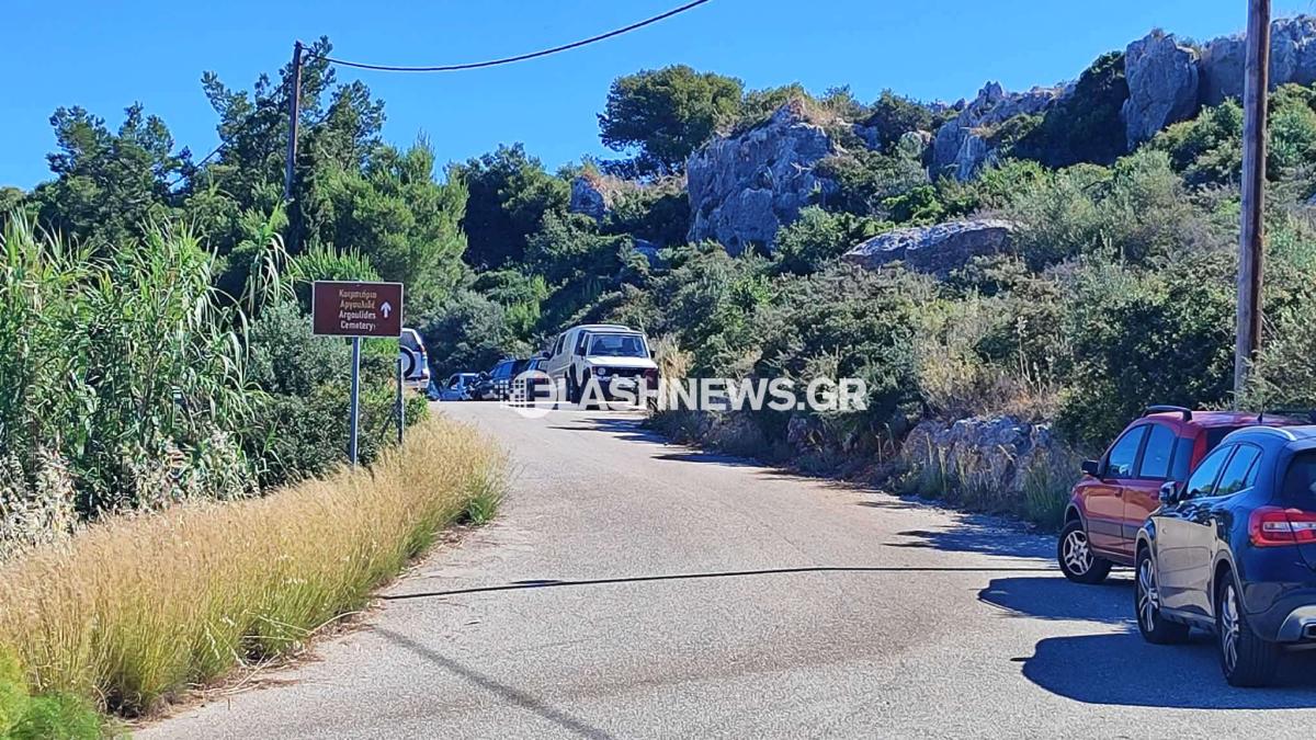 Κυριάκος Μητσοτάκης: Στο κοιμητήριο του Αργουλιδέ για το μνημόσυνο του πατέρα του, Κωνσταντίνου - Τελέστηκε σε στενό κύκλο 2 mnimosino mitsotaki 2