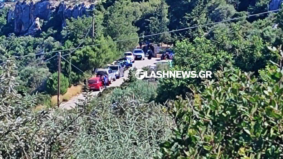 Κυριάκος Μητσοτάκης: Στο κοιμητήριο του Αργουλιδέ για το μνημόσυνο του πατέρα του, Κωνσταντίνου - Τελέστηκε σε στενό κύκλο 5 mnimosino mitsotaki