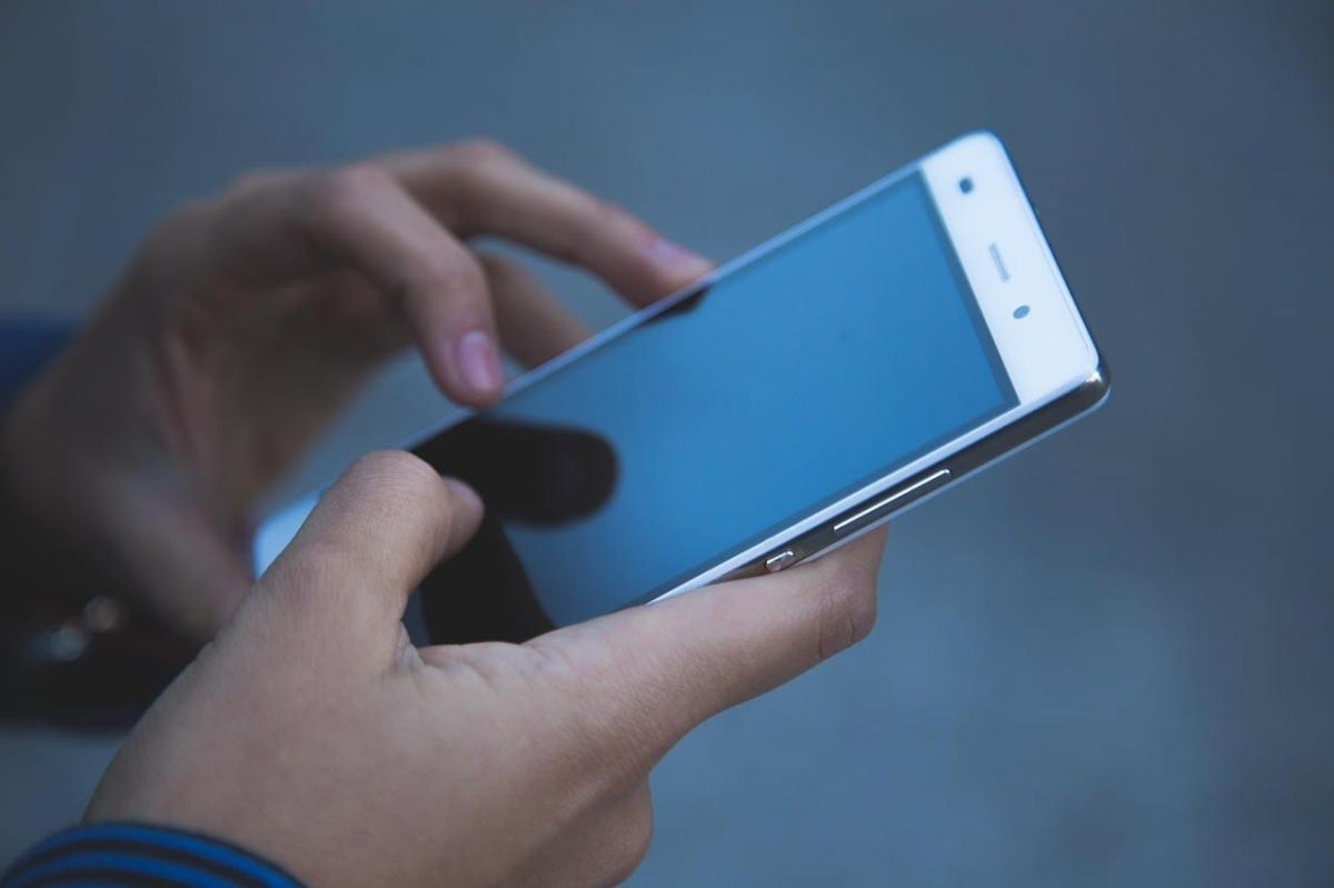 smartphone hands