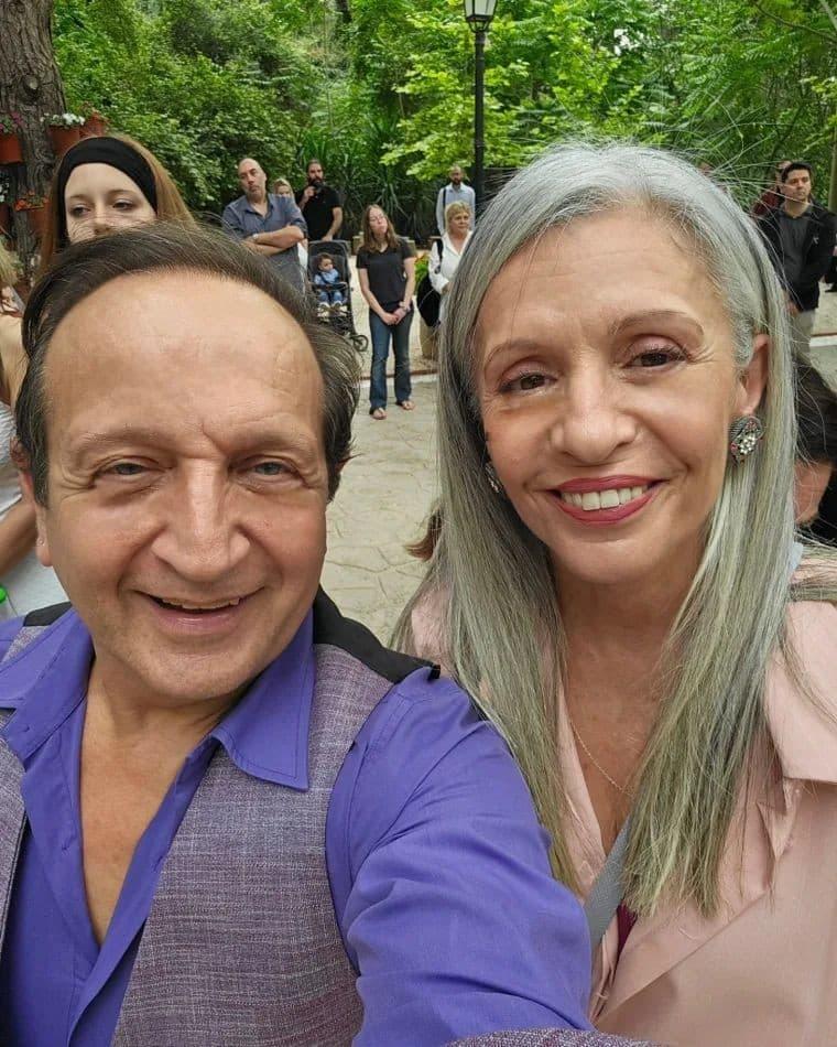 Άφησε άσπρα μαλλιά, δεν την αναγνωρίζει κανείς: Η «Σόφη» του Ντόλτσε Βίτα στα 57 της είναι γιαγιά με 2 εγγόνια 2 ithopoios aspramallia