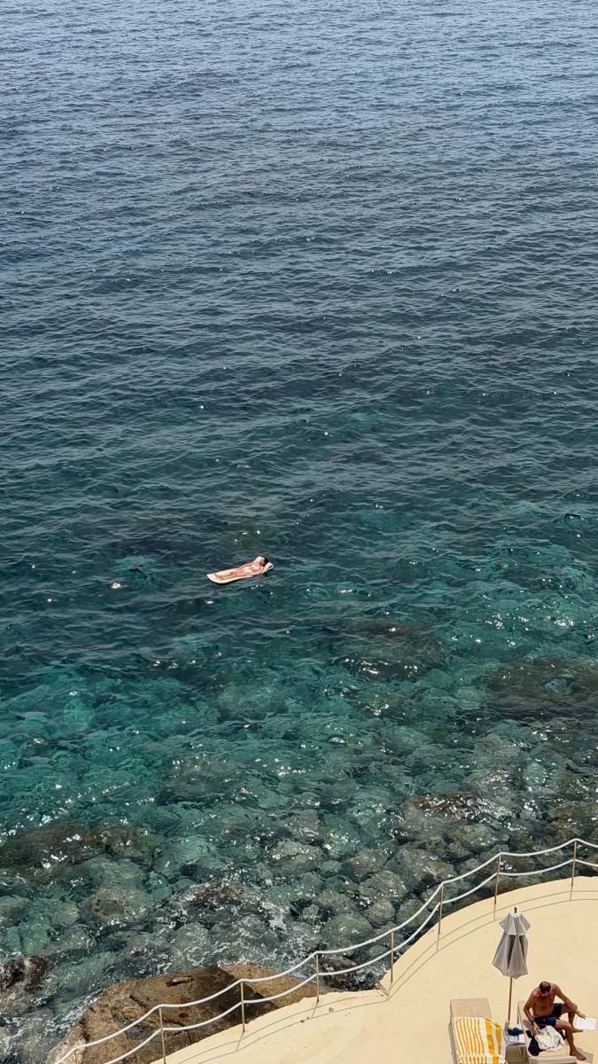 Η Αμαλία Κωστοπούλου και ο Τζέικ Μέντγουελ πήγαν ταξίδι του μέλιτος σε πολυτελές θέρετρο στο εξωτερικό 6 715590476 18588191392015212 5403621555369851827 n