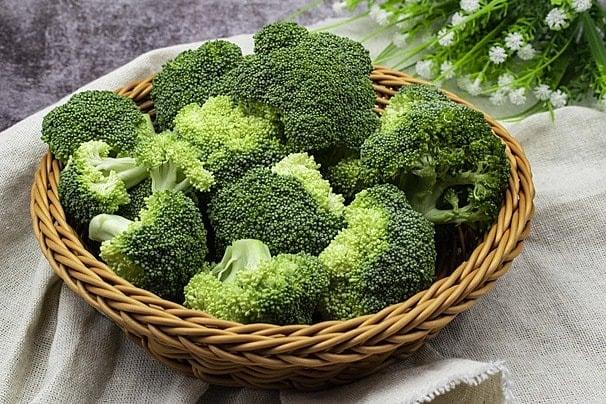 pngtree a basket of broccoli hd