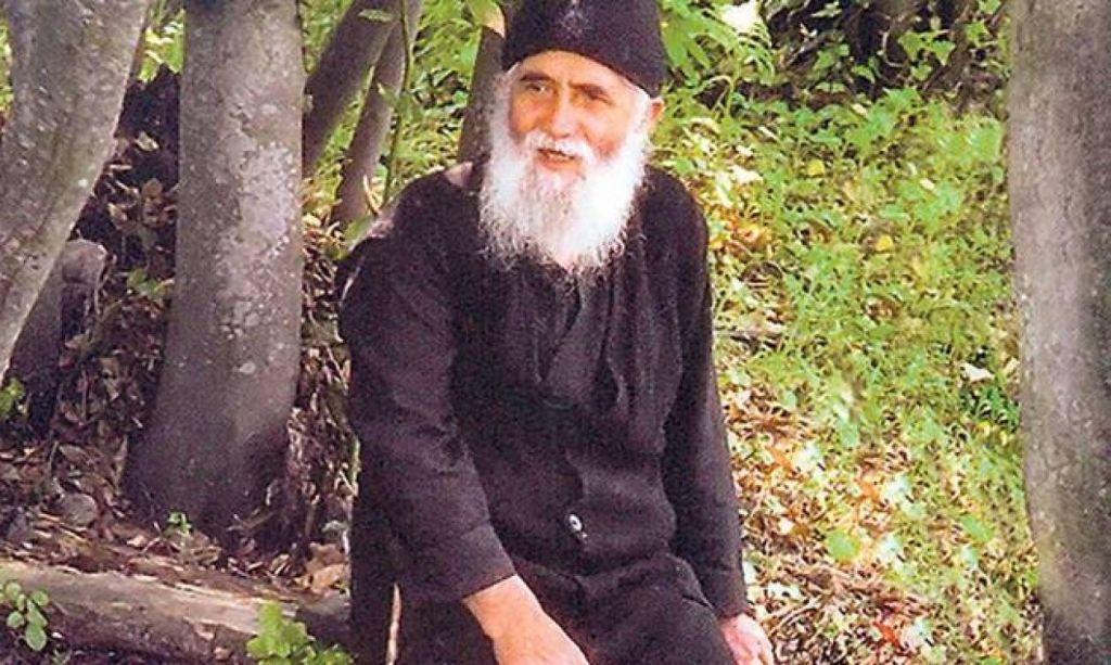 Άγιος Παΐσιος: Πετάξτε από πάνω σας τα «φυλαχτά» αuτά 2 paisios 1024x613 1
