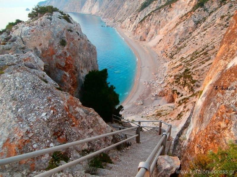 Οι 7 πιο επικίνδυνες παραλίες της Ελλάδας - Κάνεις το σταυρό σου και βουτάς 6 in 10520 596ca16b2058d