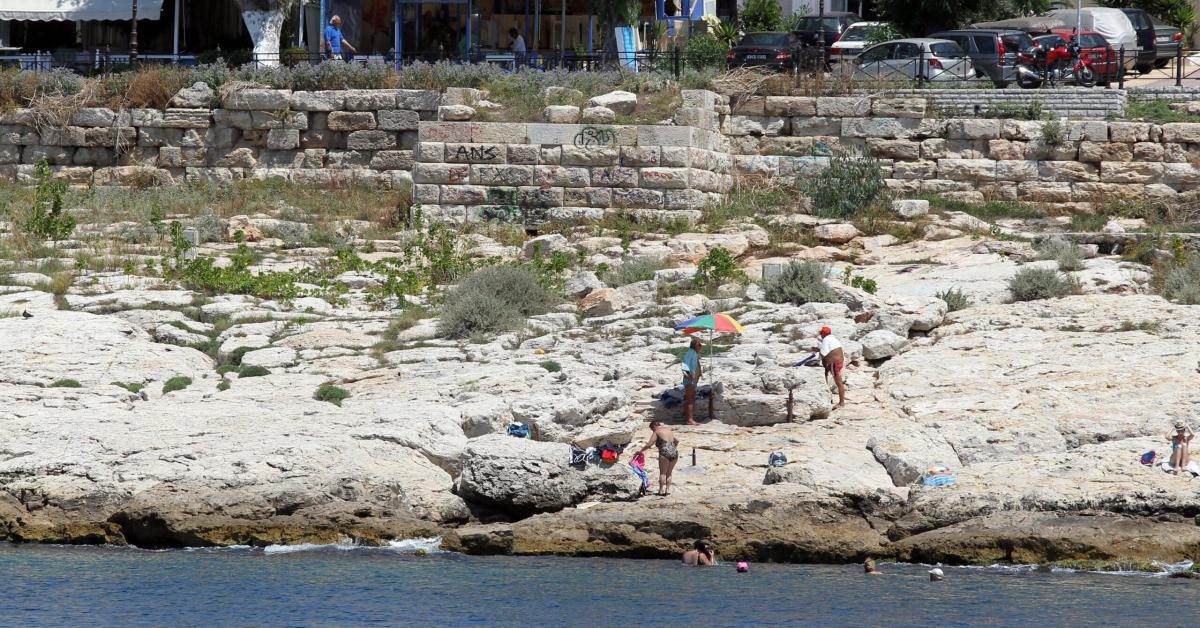 Οι 7 πιο επικίνδυνες παραλίες της Ελλάδας - Κάνεις το σταυρό σου και βουτάς 8 peiraiki 0 scaled